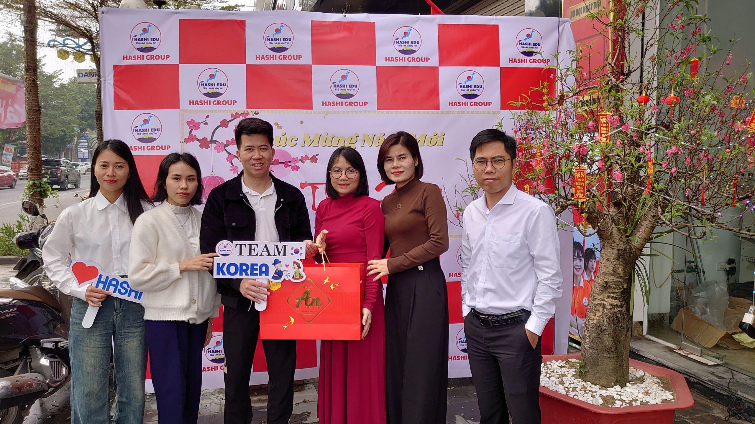 TẶNG QUÀ TẾT CHO CÁC HỌC VIÊN HASHI